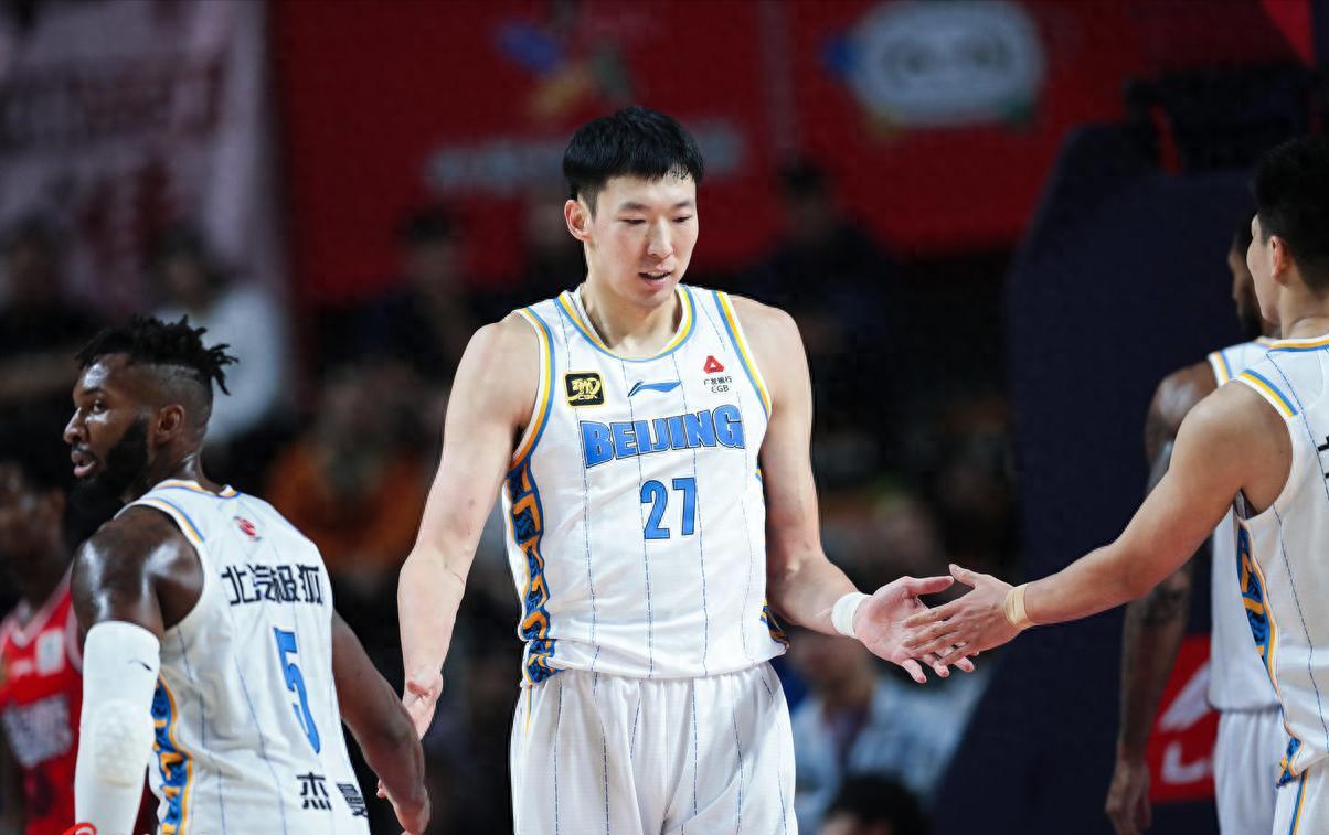 专家推荐-杜锋尴尬!两弟子进国家队,2米26中锋不靠他,郭士强照顾老东家